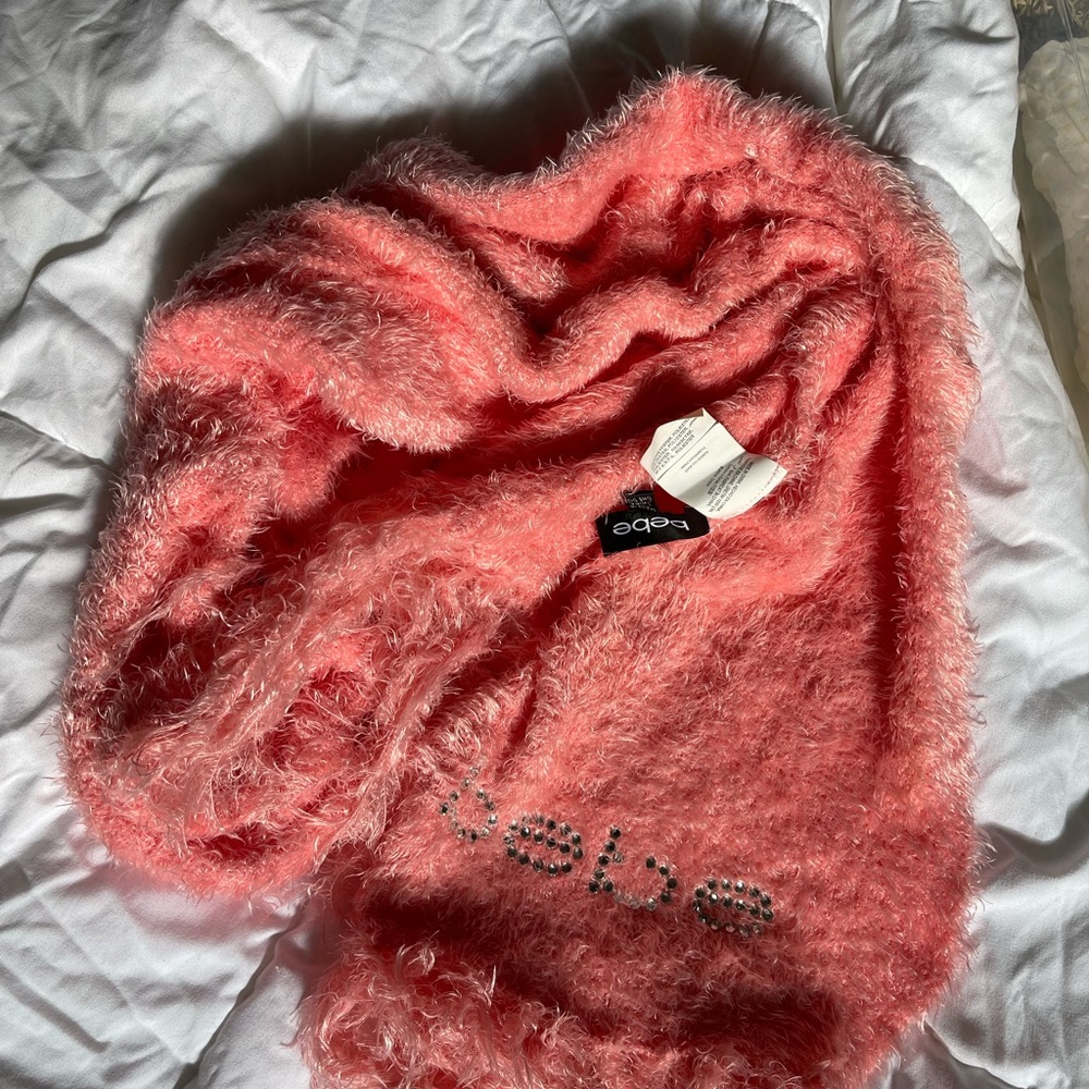 NWOT Bebe fuzzy pink scarf